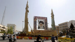 Iran Sends a Message With Display of Nuclear-Capable Missile