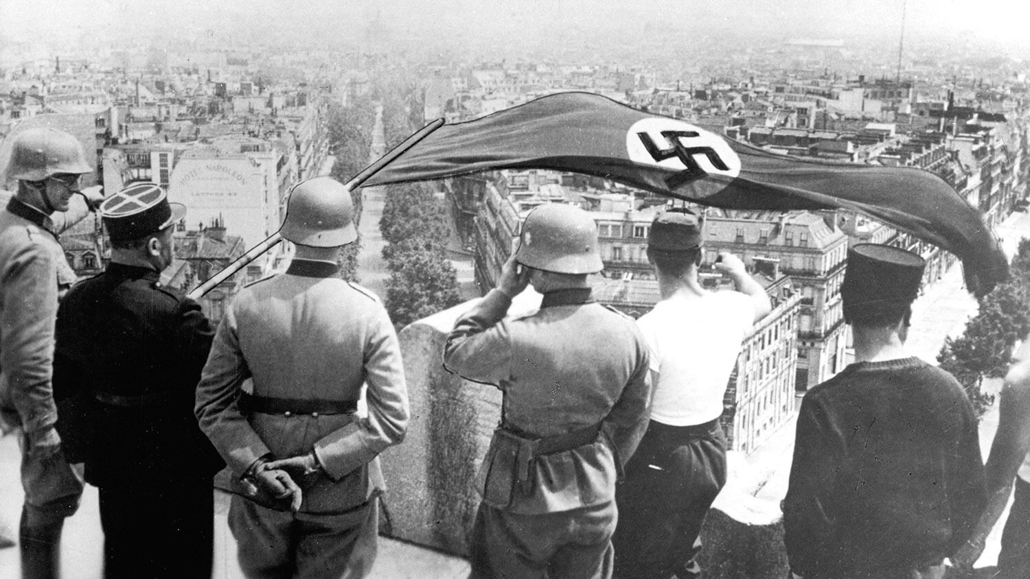 Гитлер в париже фото 1940