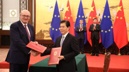 France Signs $15 Billion in Trade Deals With China